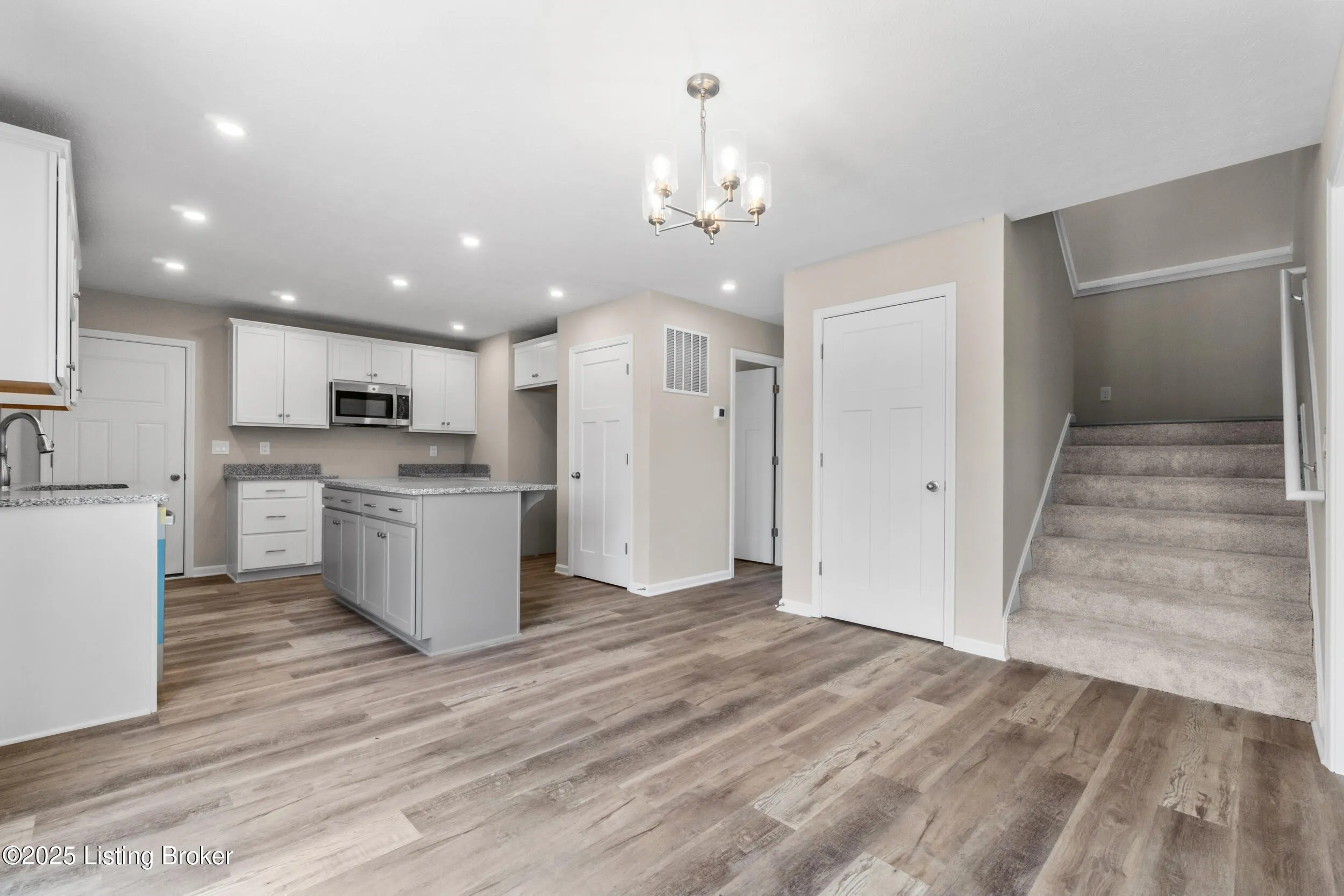 Louisville, Kentucky 40272, United States, 3 Bedrooms Bedrooms, ,3 BathroomsBathrooms,Residential,Pending,85593