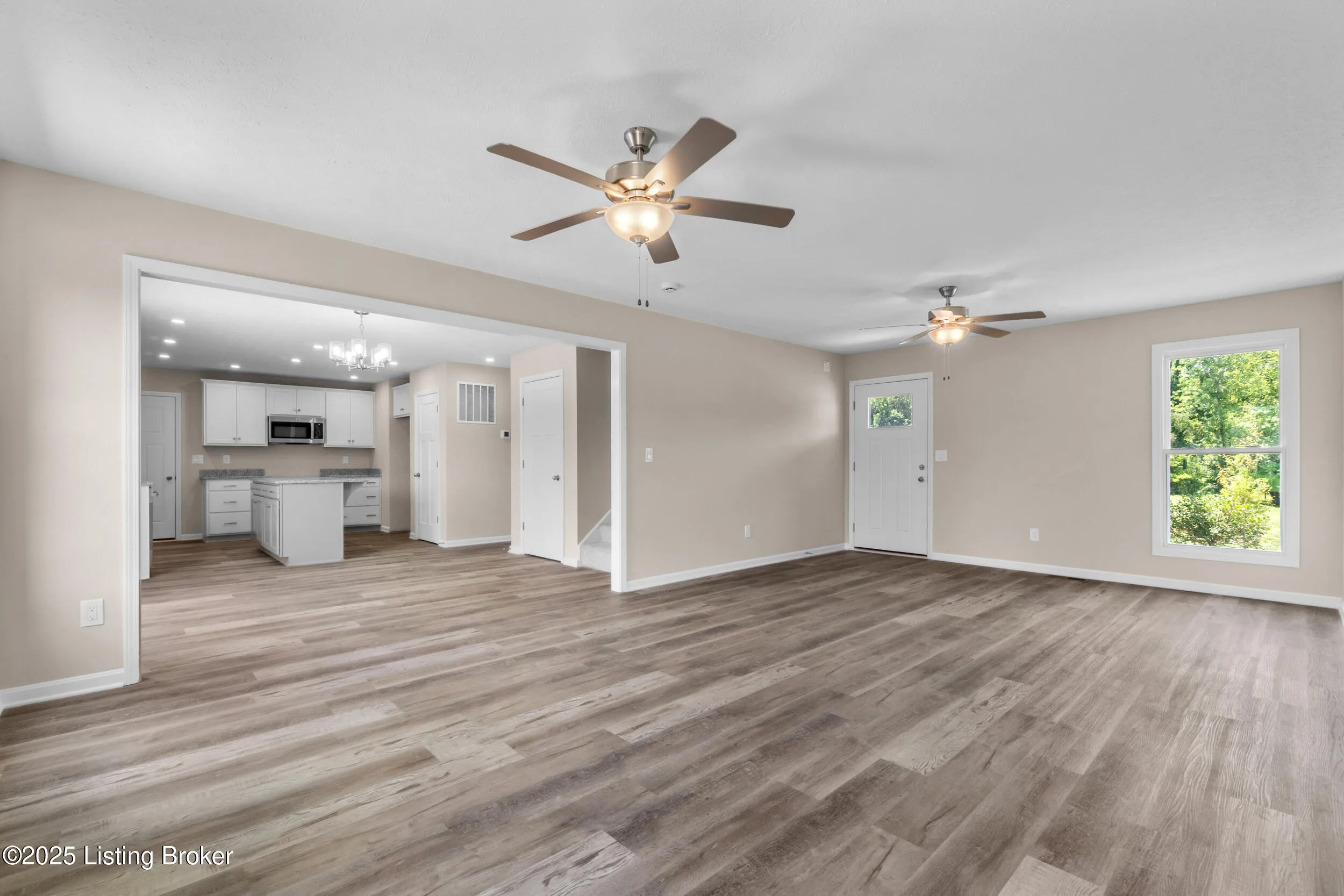 Louisville, Kentucky 40272, United States, 3 Bedrooms Bedrooms, ,3 BathroomsBathrooms,Residential,Pending,85593