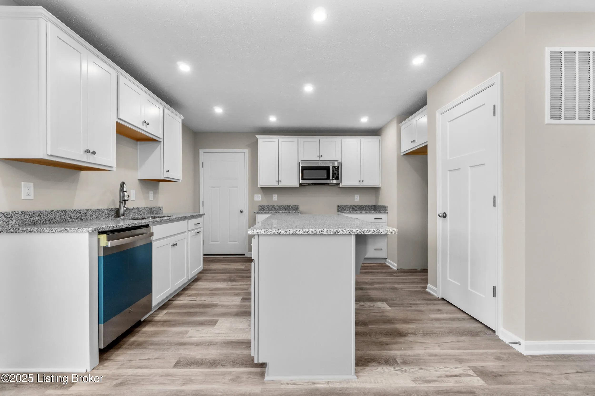 Louisville, Kentucky 40272, United States, 3 Bedrooms Bedrooms, ,3 BathroomsBathrooms,Residential,Pending,85593