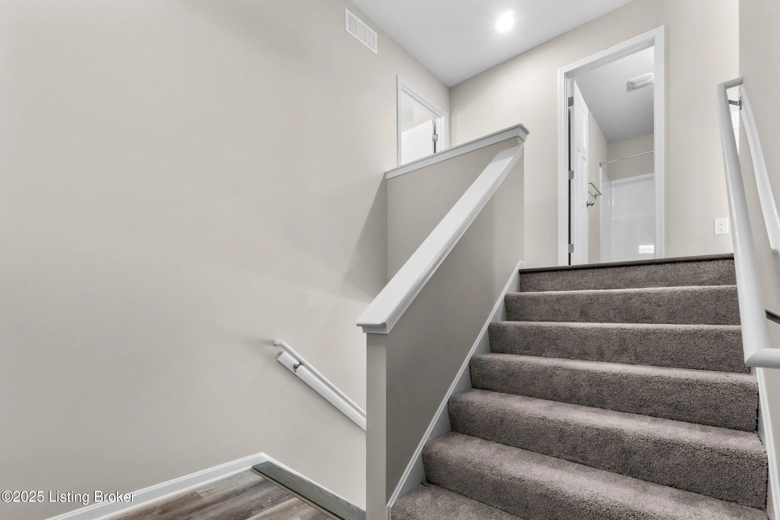 Louisville, Kentucky 40272, United States, 3 Bedrooms Bedrooms, ,3 BathroomsBathrooms,Residential,Pending,85593