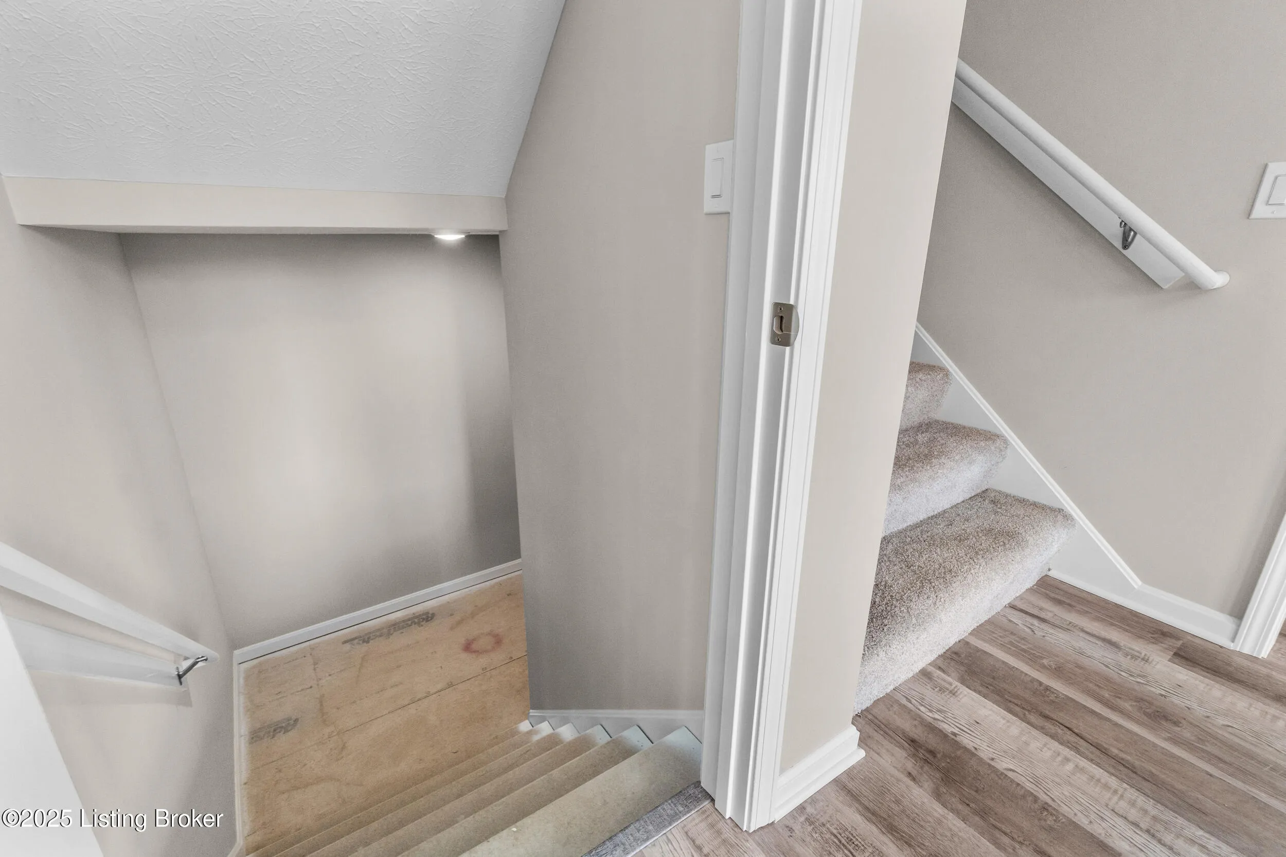 Louisville, Kentucky 40272, United States, 3 Bedrooms Bedrooms, ,3 BathroomsBathrooms,Residential,Pending,85593