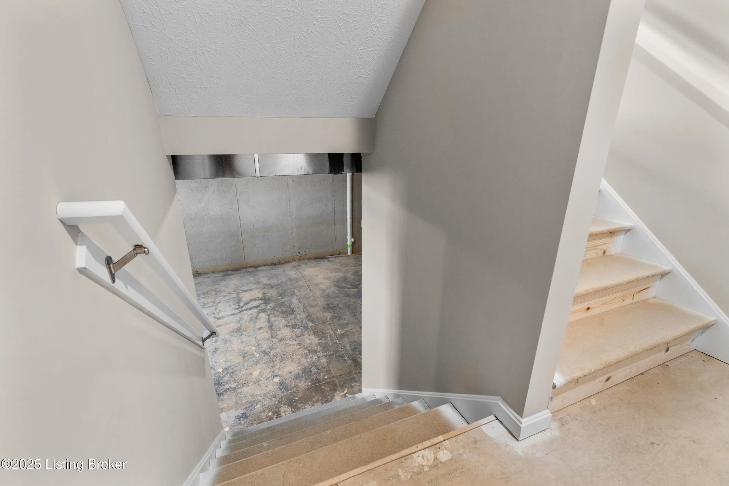 Louisville, Kentucky 40272, United States, 3 Bedrooms Bedrooms, ,3 BathroomsBathrooms,Residential,Pending,85593