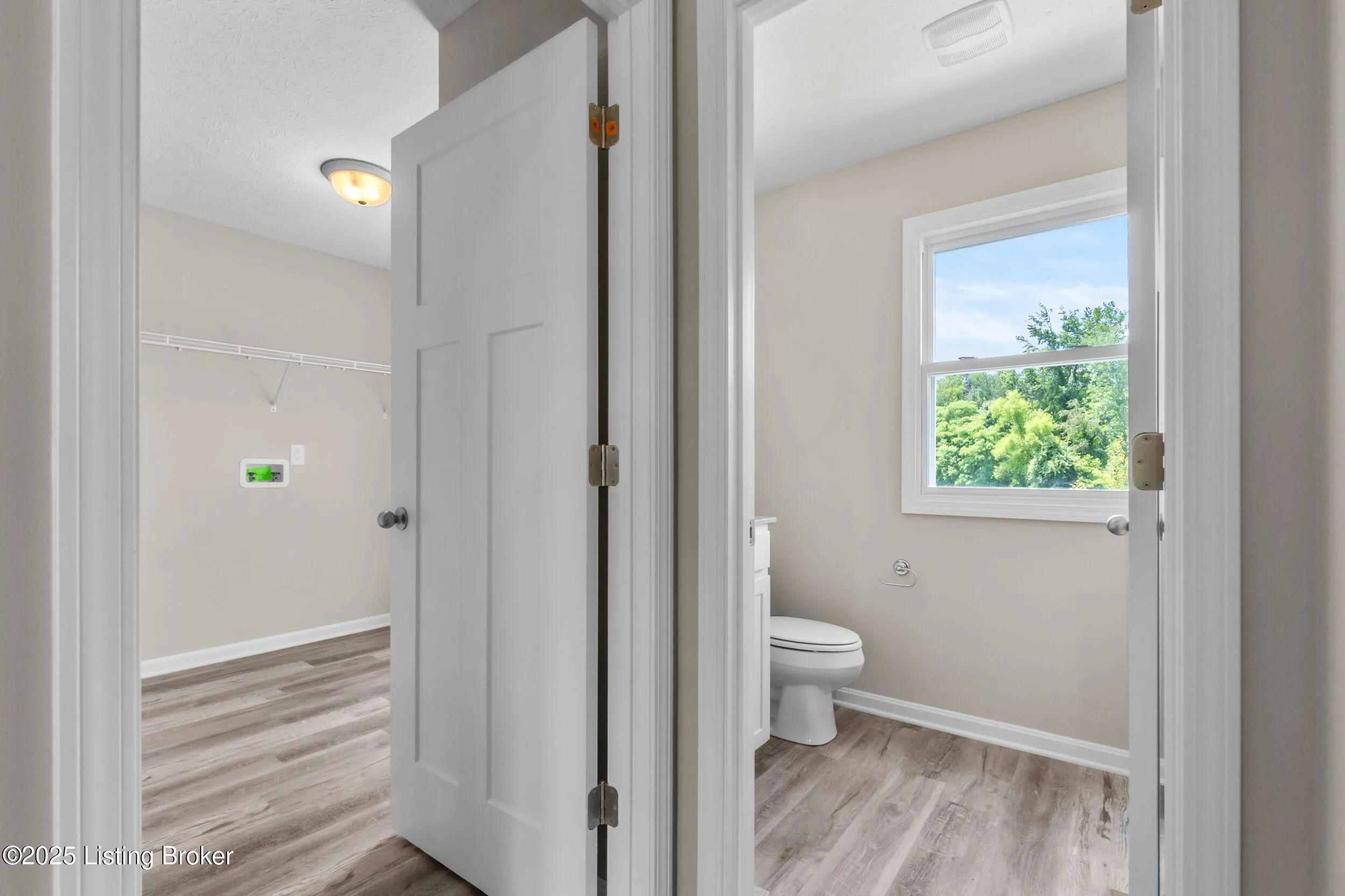 Louisville, Kentucky 40272, United States, 3 Bedrooms Bedrooms, ,3 BathroomsBathrooms,Residential,Pending,85593