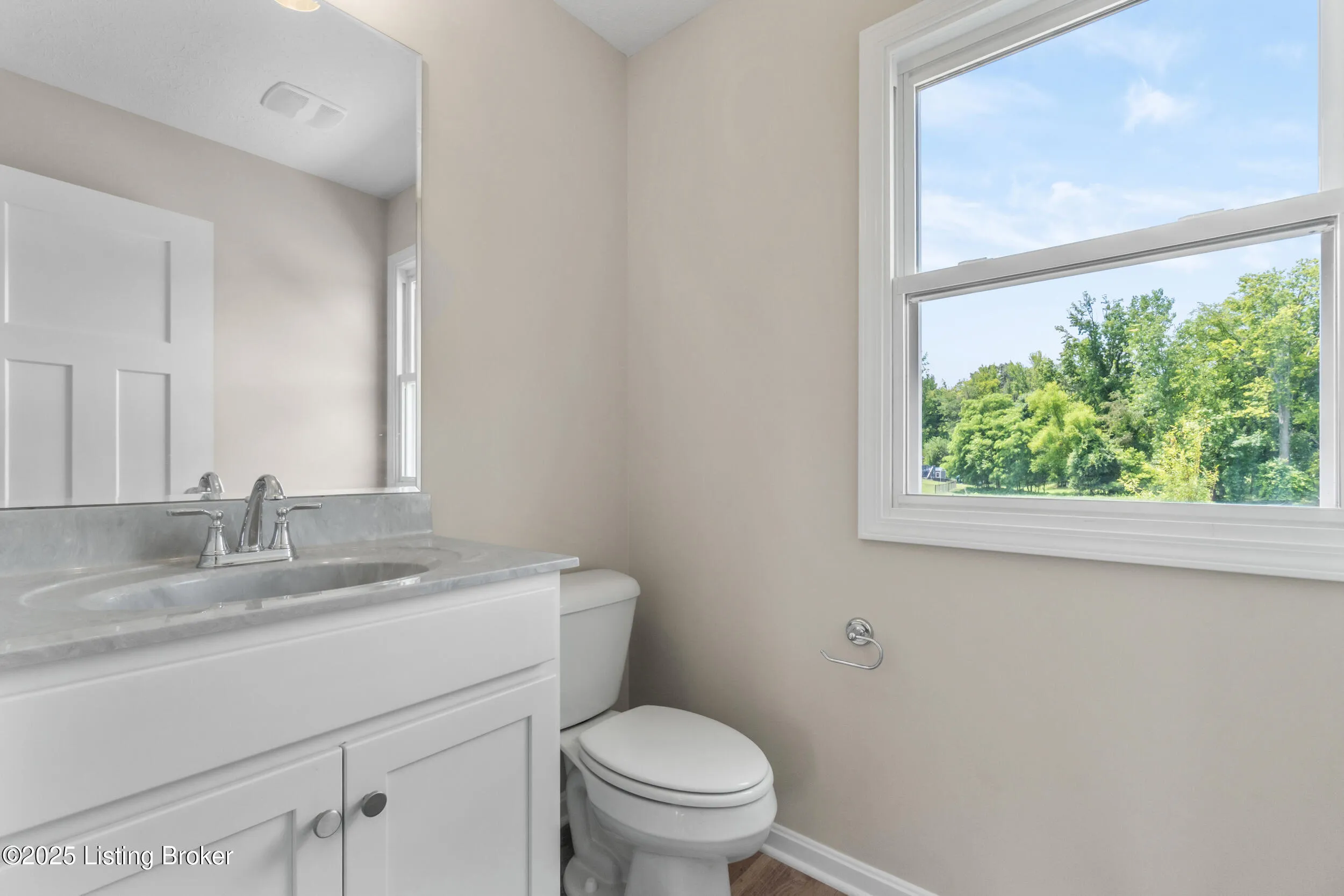 Louisville, Kentucky 40272, United States, 3 Bedrooms Bedrooms, ,3 BathroomsBathrooms,Residential,Pending,85593