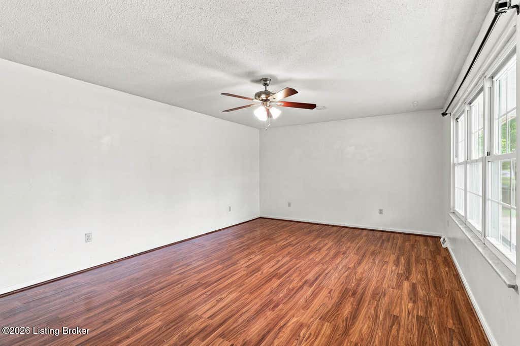Photo of 906 Mary Ct, Radcliff, KY 40160 (MLS # 1726557)
