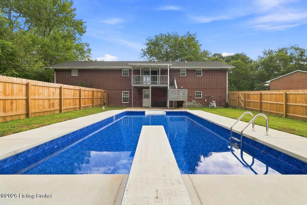 Photo of 906 Mary Ct, Radcliff, KY 40160 (MLS # 1726557)