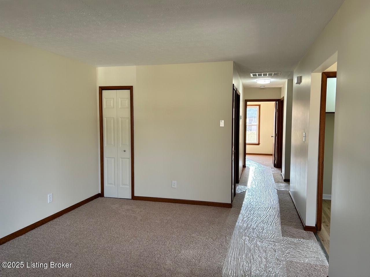 6902 Cedarwood Dr, Pewee Valley, Kentucky image 4