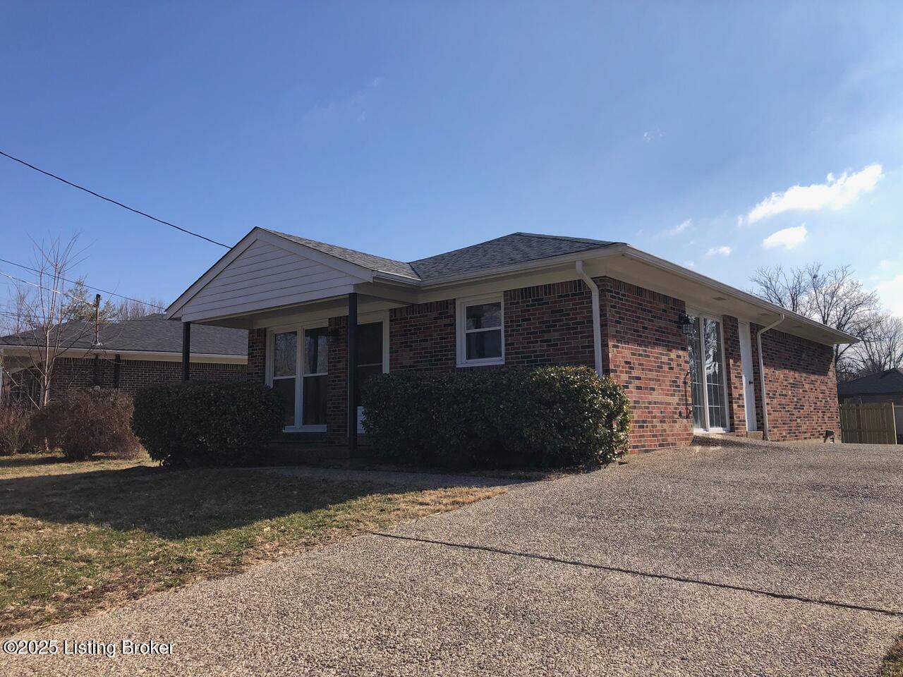 6902 Cedarwood Dr, Pewee Valley, Kentucky image 1