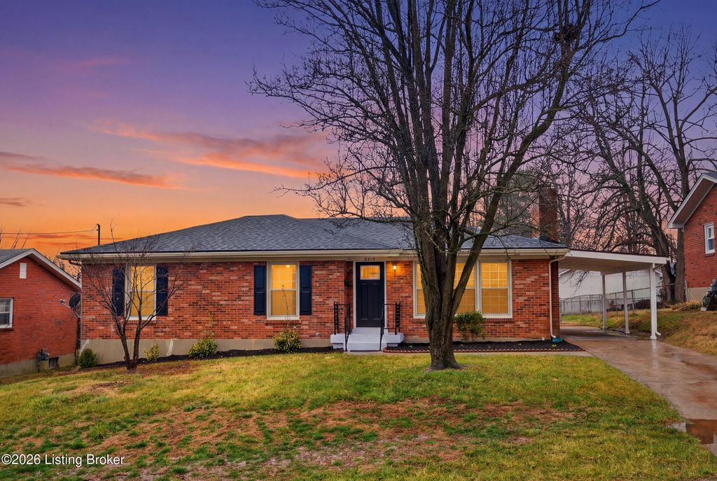 Photo of 8314 St Armands Ct, Louisville, KY 40219 (MLS # 1710576)