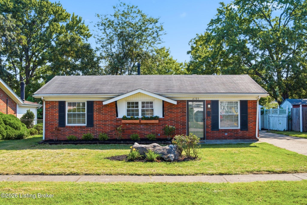 Photo of 4103 Prince Ln, Jeffersontown, KY 40299 (MLS # 1728445)