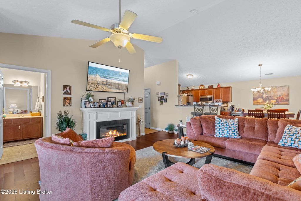 Photo of 9402 Clubview Dr #203, Louisville, KY 40291 (MLS # 1718222)