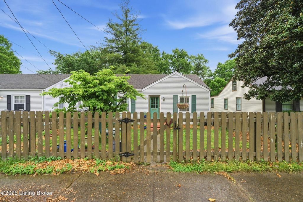 Photo of 916 Stone St, Louisville, KY 40217 (MLS # 1716015)