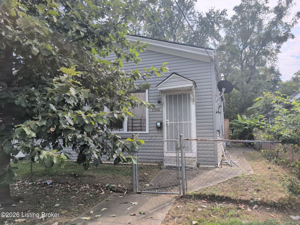 Photo of 2904/2906 Saint Xavier St, Louisville, KY 40212 (MLS # 1731976)
