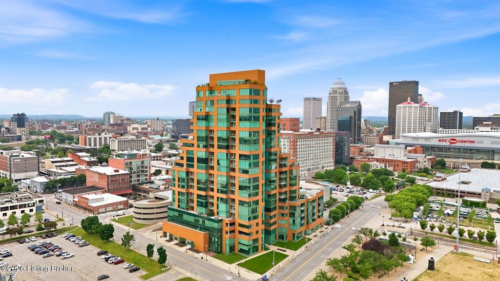 Photo of 222 E Witherspoon St #703, Louisville, KY 40202 (MLS # 1716428)