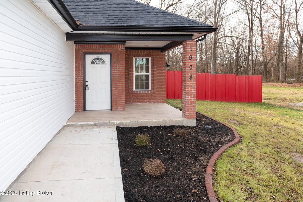 Photo of 1904 Donald Dr, Louisville, KY 40216 (MLS # 1705631)