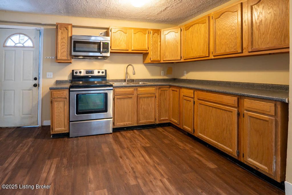 Photo of 217 S Shawnee Terrace, Louisville, KY 40212 (MLS # 1704636)