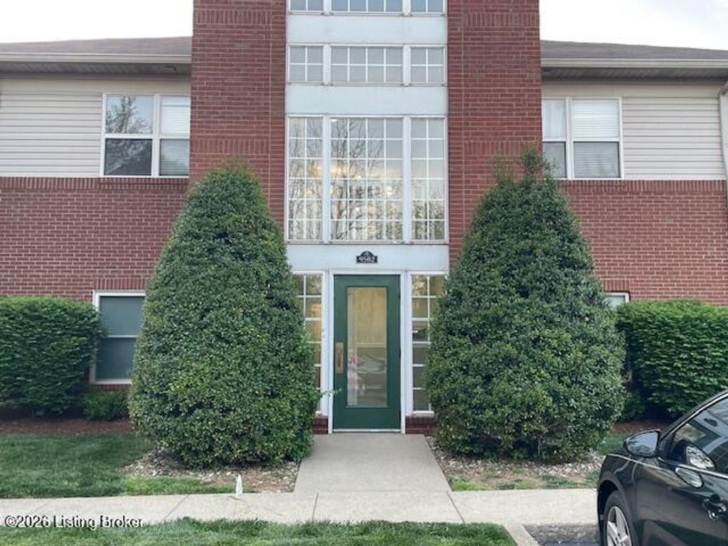 Photo of 9502 Magnolia Ridge Dr #103, Louisville, KY 40291 (MLS # 1715062)