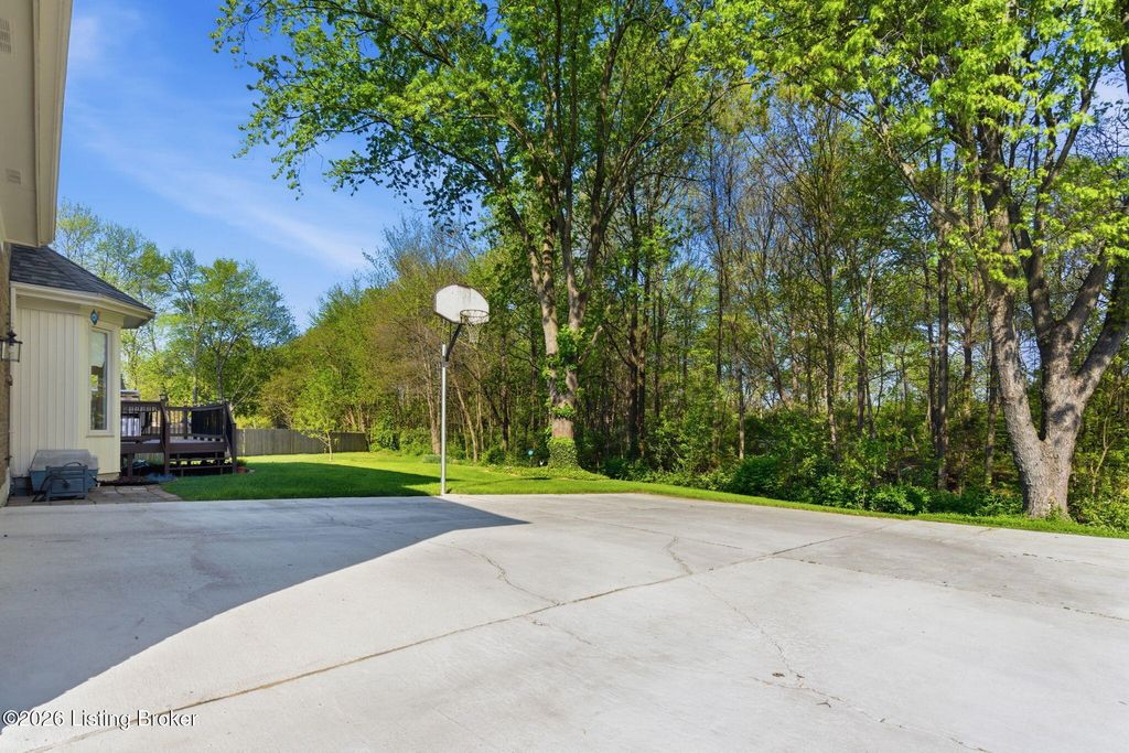 Photo of 7203 Ben Franklin Ct, Louisville, KY 40214 (MLS # 1714070)