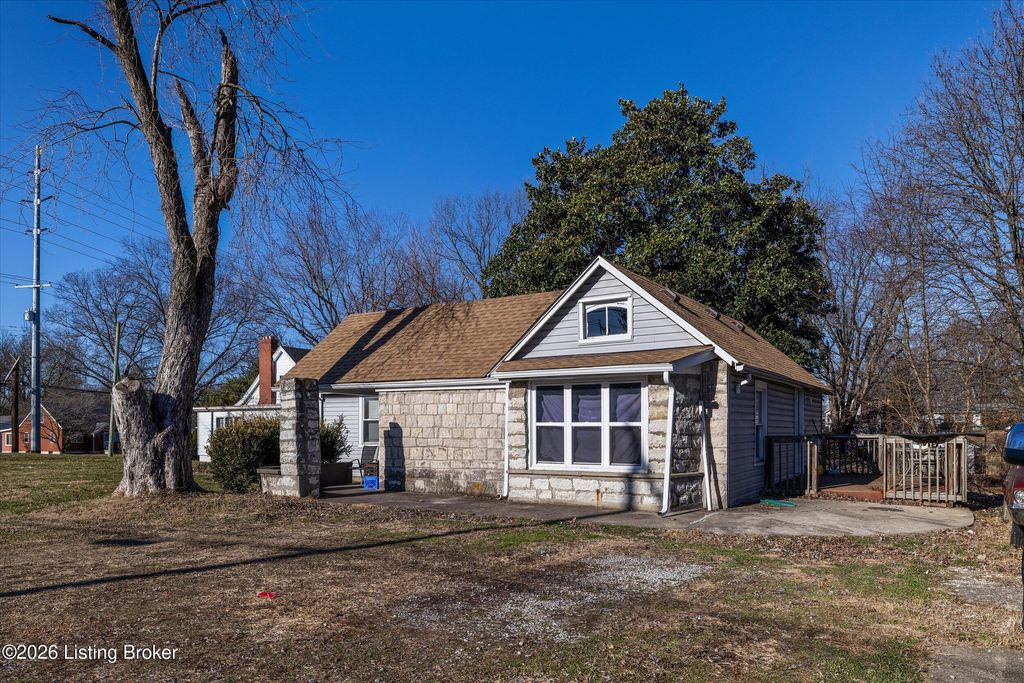 Photo of 1811 Rockford Ln, Louisville, KY 40216 (MLS # 1707716)