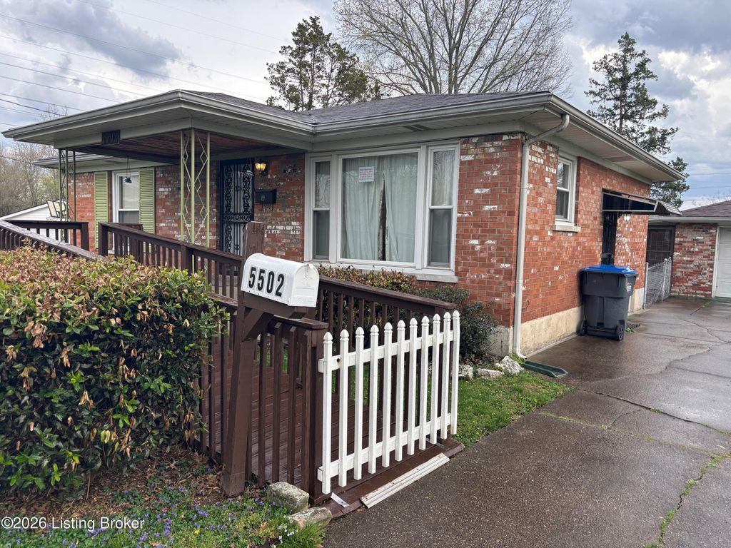 Photo of 5502 Nally Ct, Louisville, KY 40216 (MLS # 1713548)