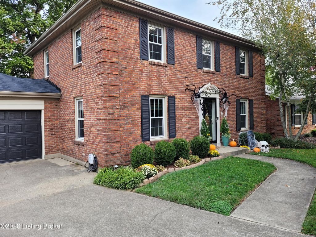 Photo of 9809 Grenfell Way, Louisville, KY 40242 (MLS # 1711397)
