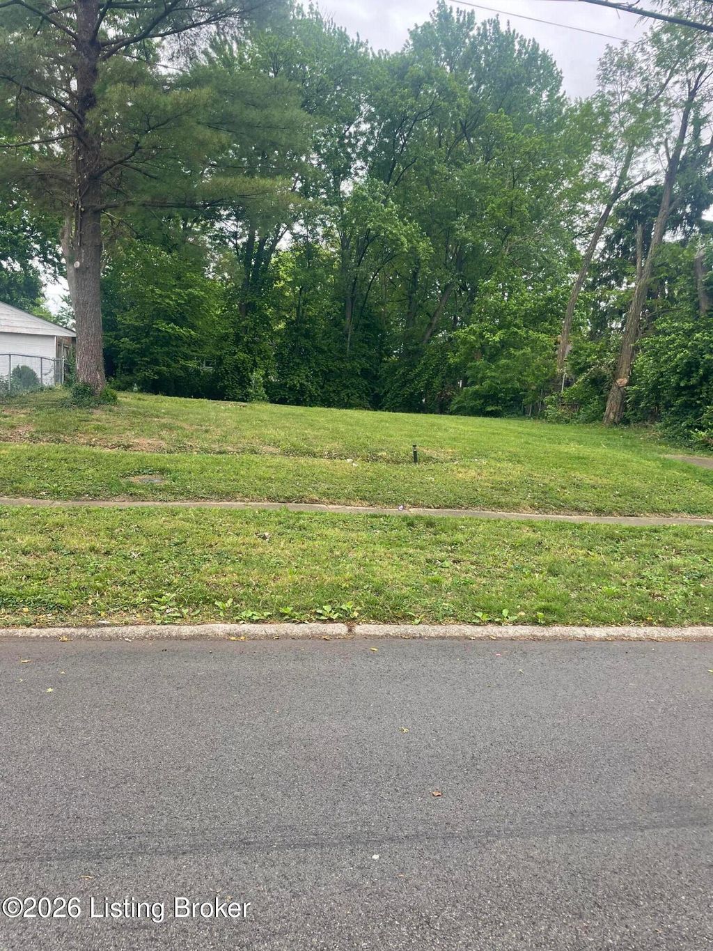 Photo of 5703 Ridgecrest Rd, Louisville, KY 40218 (MLS # 1714862)