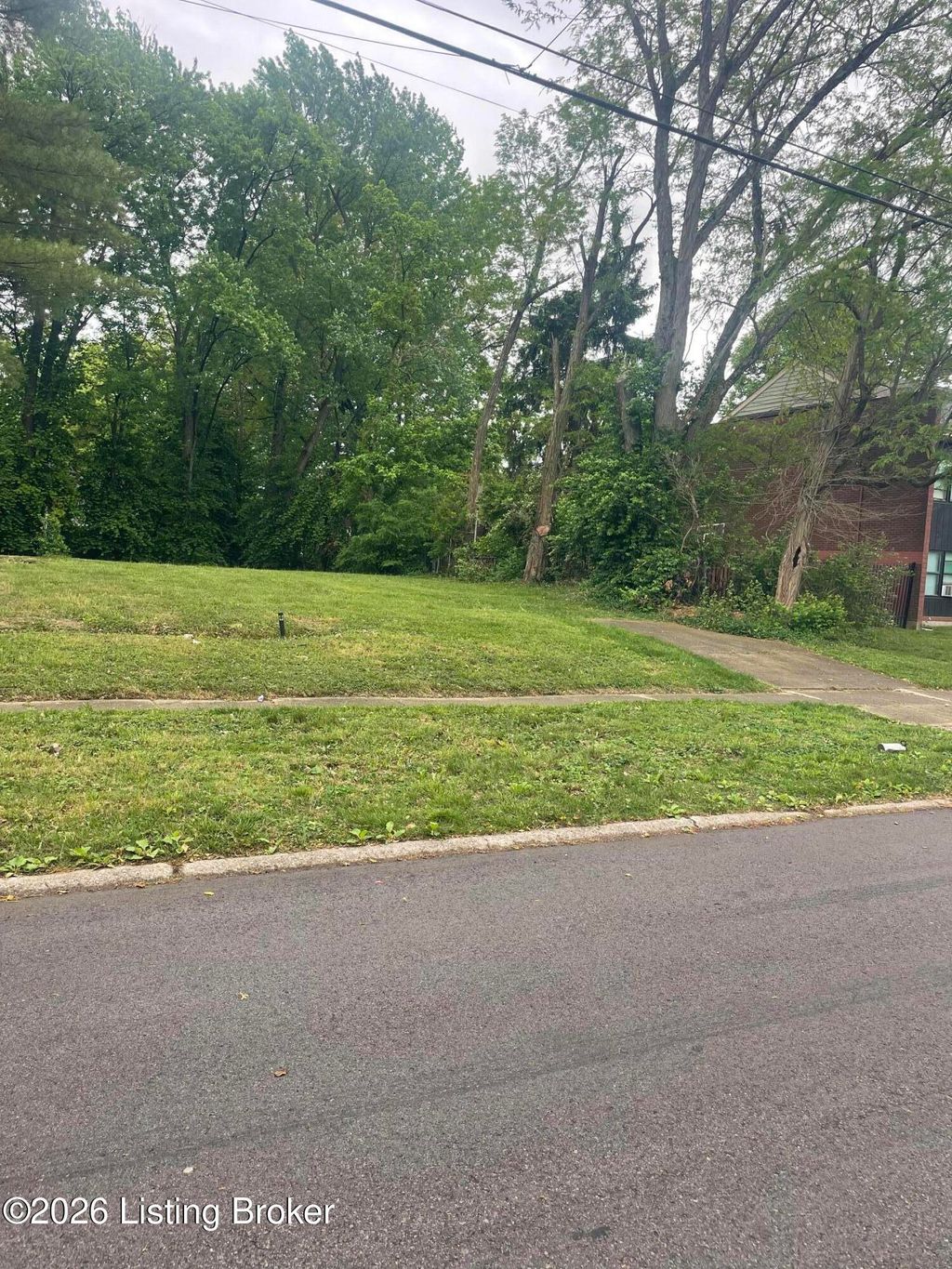 Photo of 5703 Ridgecrest Rd, Louisville, KY 40218 (MLS # 1714862)
