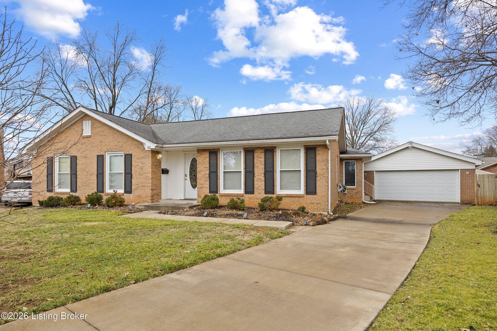 Photo of 2600 Hurdle Way, Louisville, KY 40220 (MLS # 1709305)