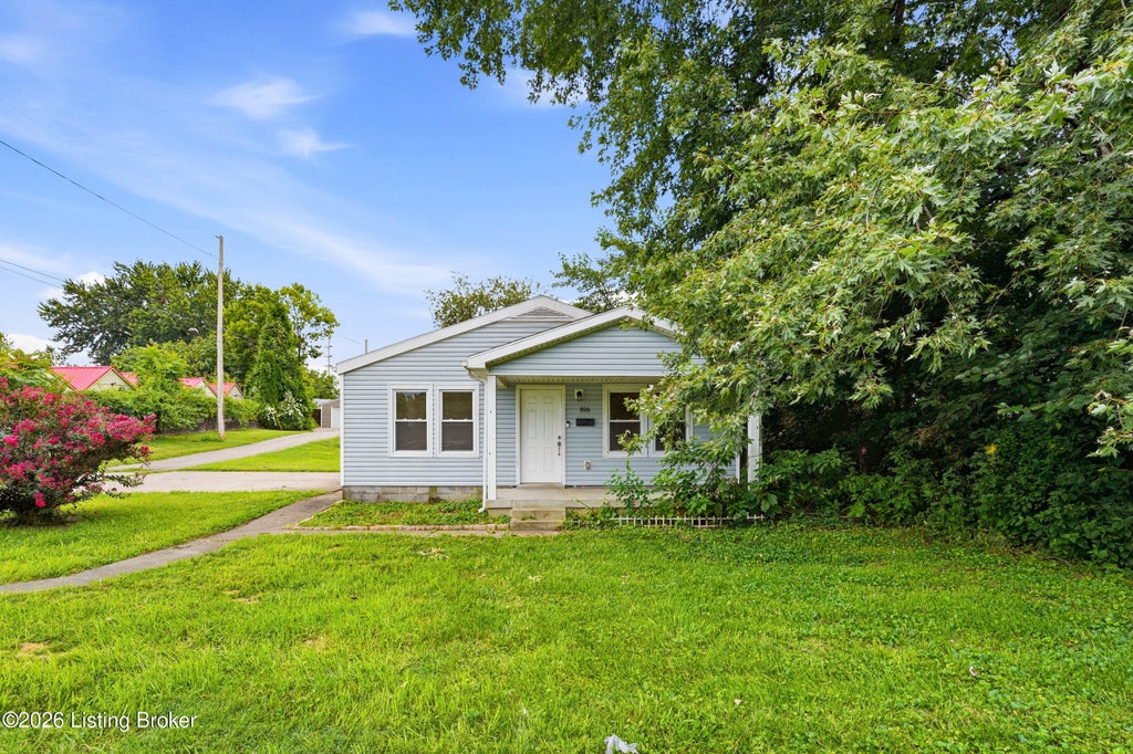 Photo of 816 Goullon Ct, Louisville, KY 40204 (MLS # 1726885)
