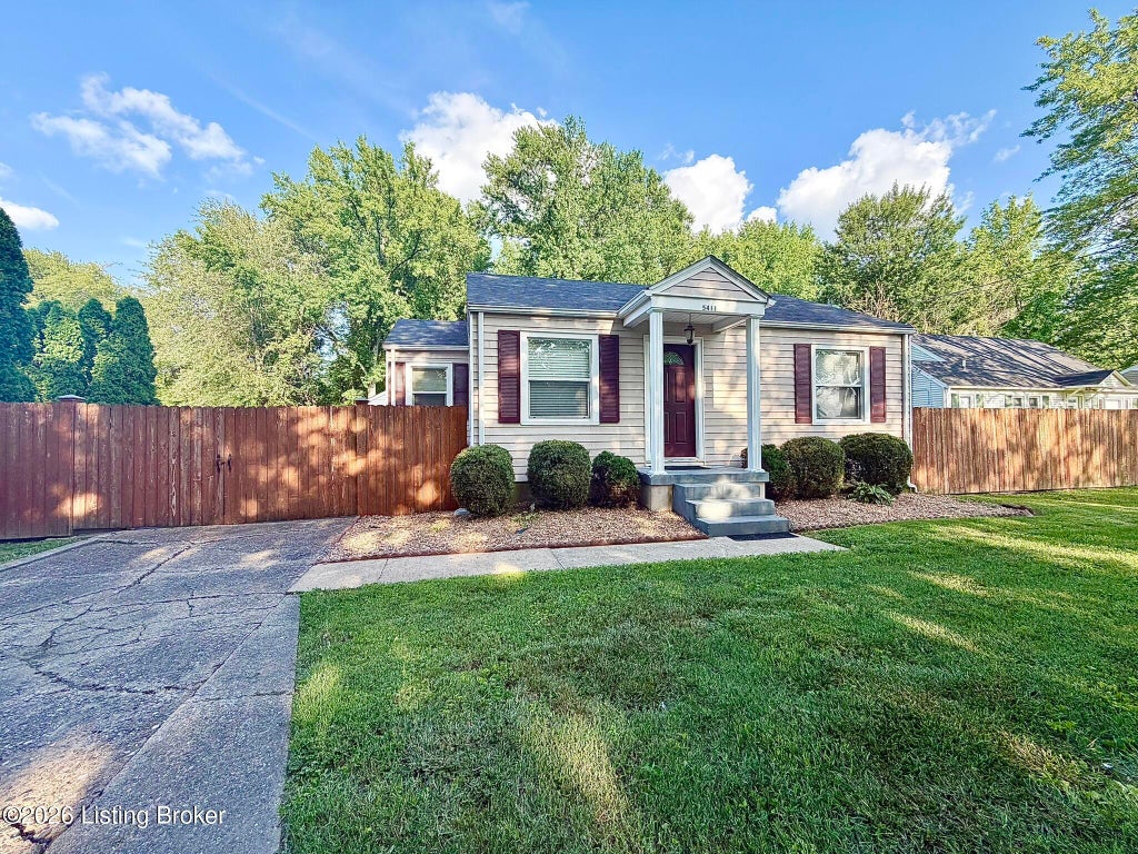 Photo of 5411 Distler Ln, Louisville, KY 40258 (MLS # 1722035)