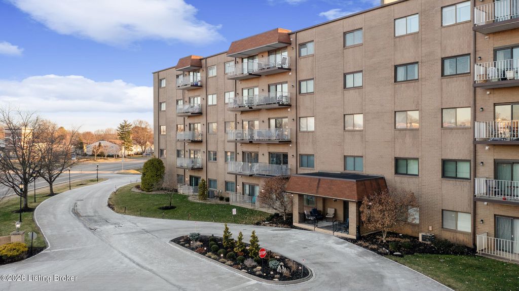 Photo of 3030 Breckenridge Ln # 230, Louisville, KY 40220 (MLS # 1711202)