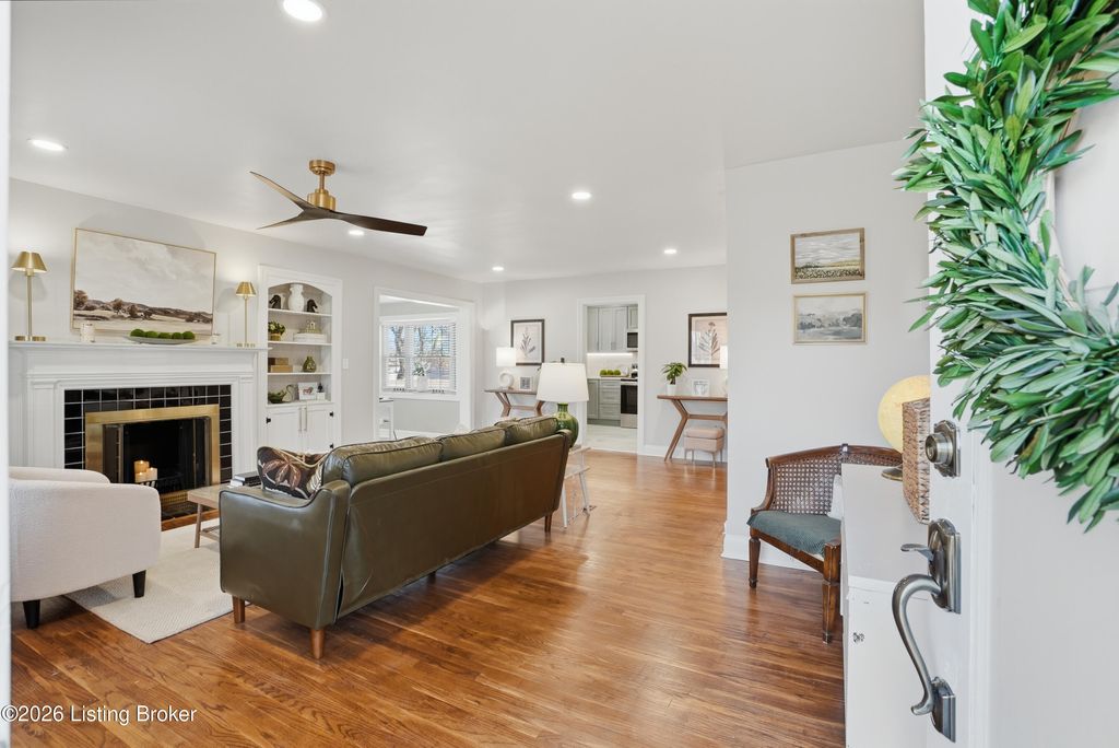 Photo of 2504 Gardiner Ln, Louisville, KY 40205 (MLS # 1706680)