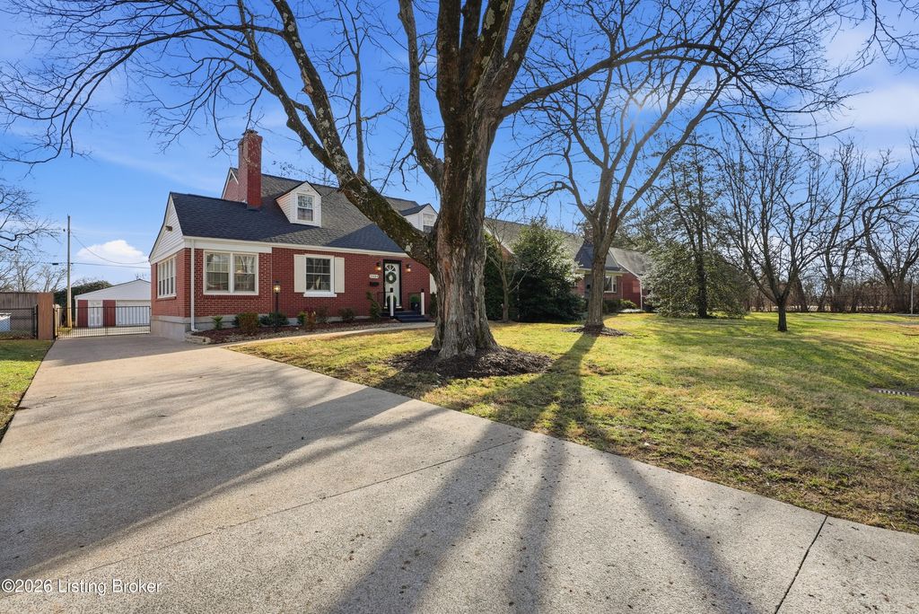 Photo of 2504 Gardiner Ln, Louisville, KY 40205 (MLS # 1706680)