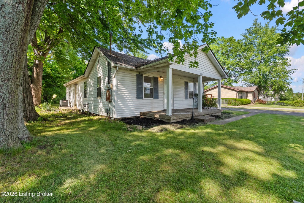 Photo of 3613 Mud Ln, Louisville, KY 40229 (MLS # 1719702)