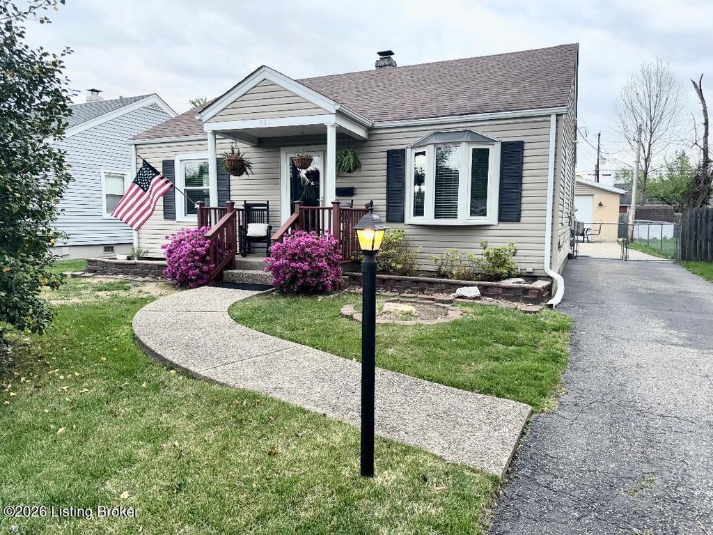 Photo of 431 Marquette Dr, Louisville, KY 40222 (MLS # 1714309)