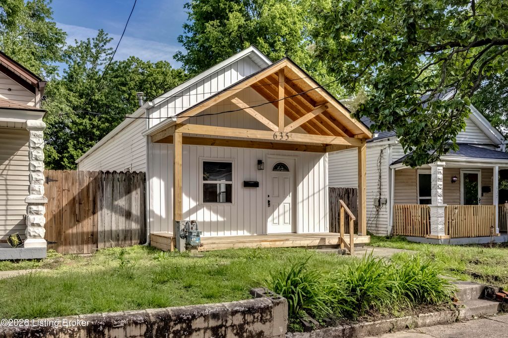 Photo of 635 Lynn St, Louisville, KY 40217 (MLS # 1716367)