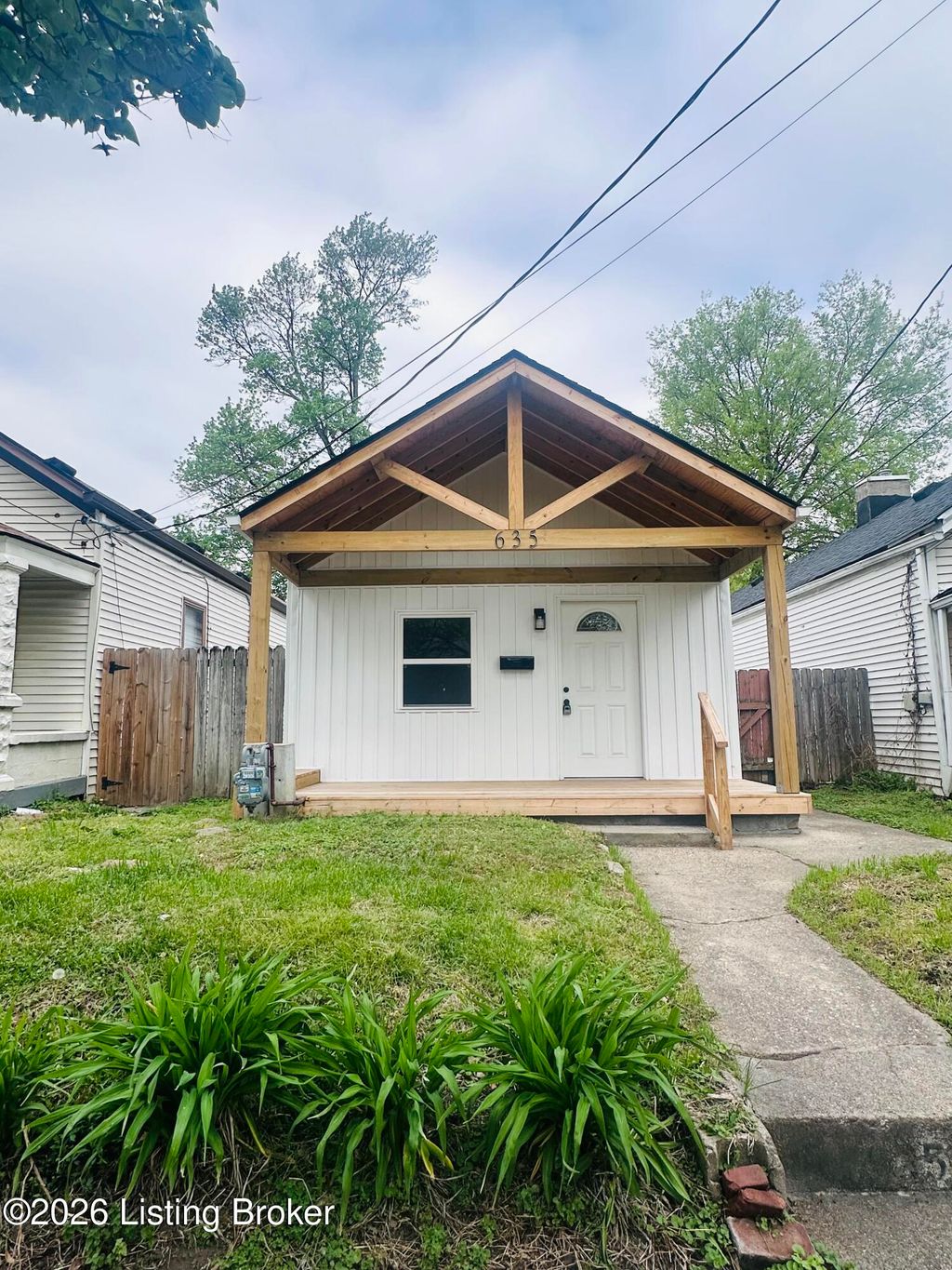 Photo of 635 Lynn St, Louisville, KY 40217 (MLS # 1716367)