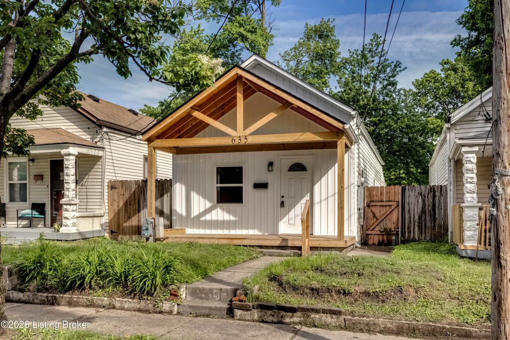 Photo of 635 Lynn St, Louisville, KY 40217 (MLS # 1716367)