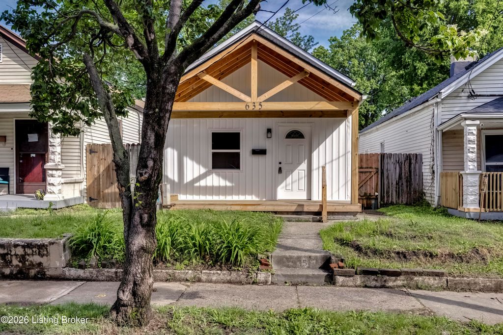 Photo of 635 Lynn St, Louisville, KY 40217 (MLS # 1716367)
