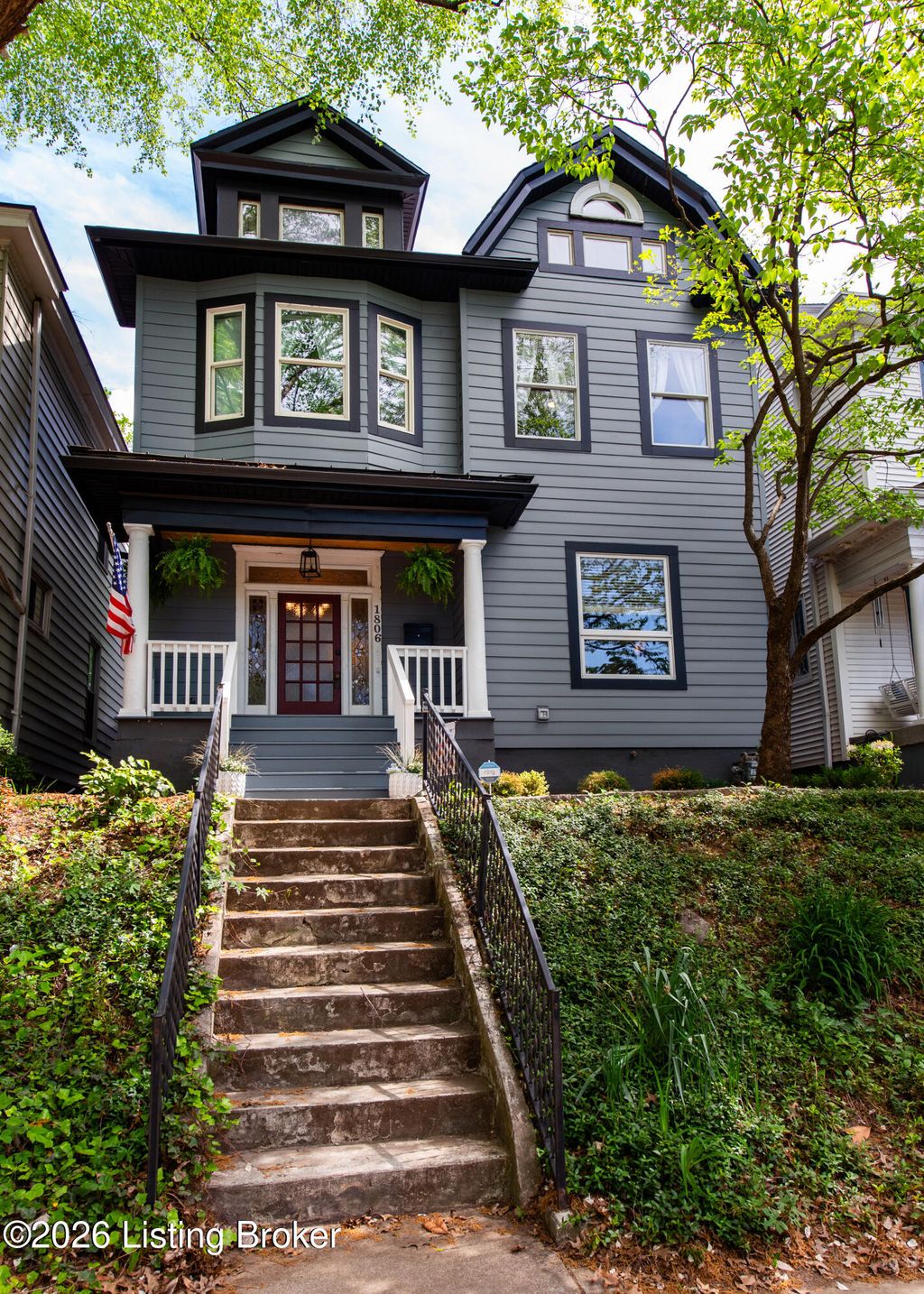 Photo of 1806 Edgeland Ave, Louisville, KY 40204 (MLS # 1718152)