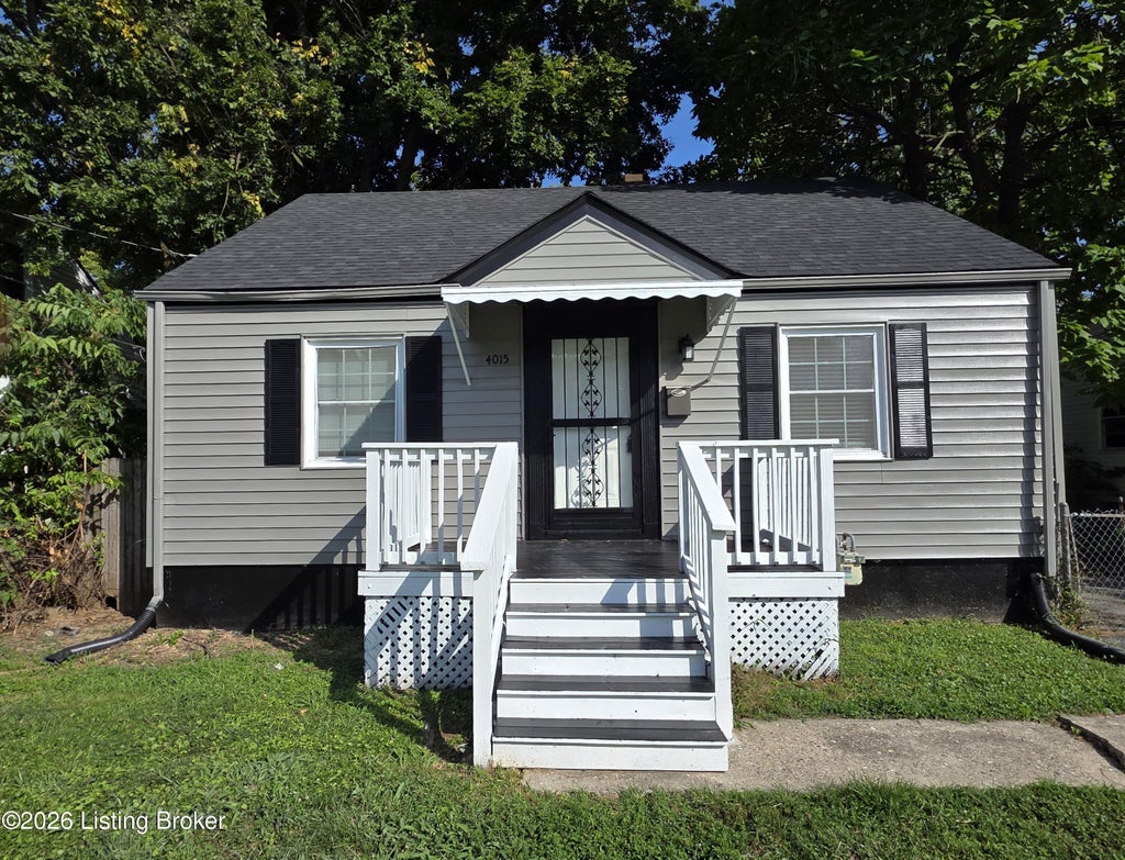 Photo of 4015 Valley View Dr, Louisville, KY 40216 (MLS # 1726428)