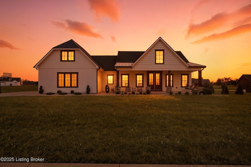 Photo of 156 Remington Dr, Bardstown, KY 40004 (MLS # 1706746)