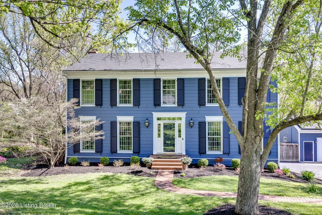 Photo of 1907 Daleview Ln, Louisville, KY 40207 (MLS # 1713965)