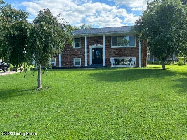 Photo of 203 Galway Dr, Mt Washington, KY 40047 (MLS # 1726644)