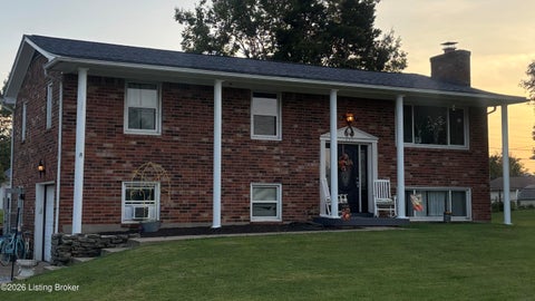 Photo of 203 Galway Dr, Mt Washington, KY 40047 (MLS # 1726644)