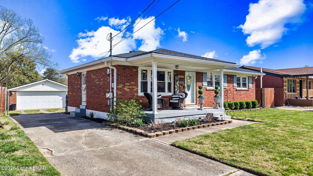 Photo of 11809 Mahogany Dr, Louisville, KY 40272 (MLS # 1713074)