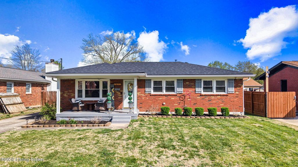 Photo of 11809 Mahogany Dr, Louisville, KY 40272 (MLS # 1713074)