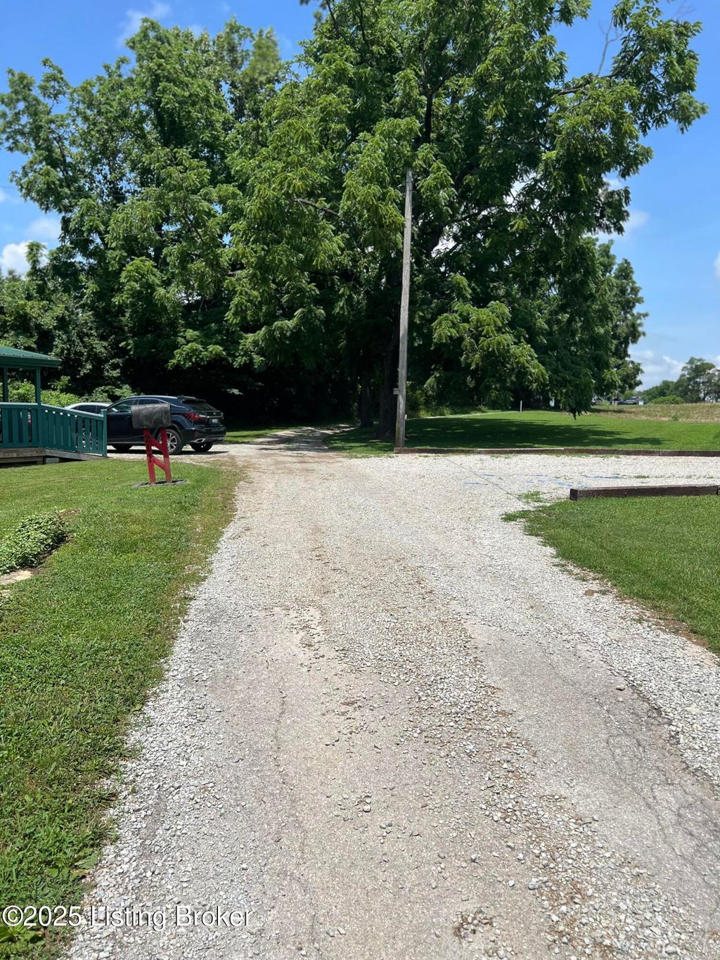 Photo of 211 Jackson Hill Rd, Shepherdsville, KY 40165 (MLS # 1700671)