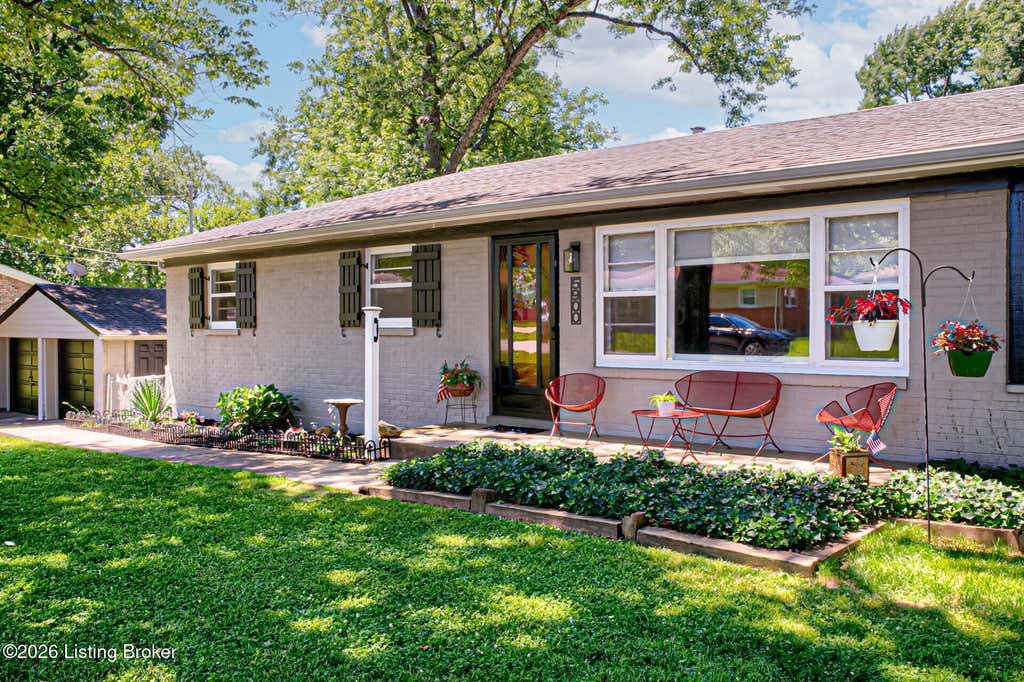 Photo of 5900 Bluestone Rd, Louisville, KY 40219 (MLS # 1719445)
