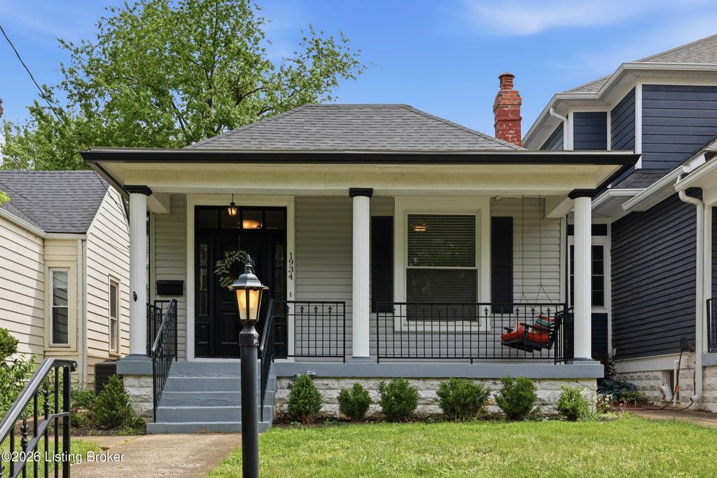 Photo of 1934 Richmond Dr, Louisville, KY 40205 (MLS # 1716271)